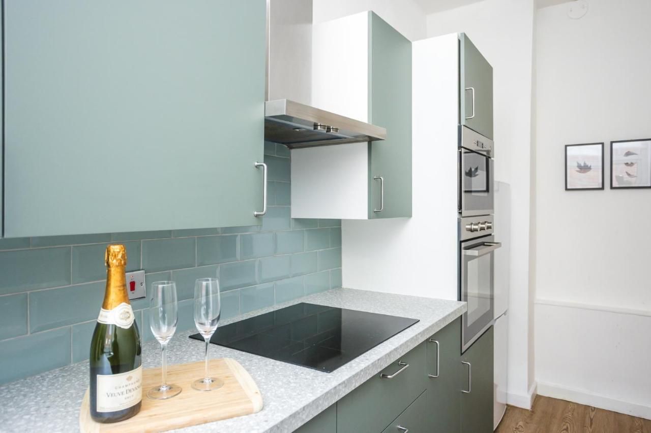 Modern Apartment Within City Walls, Parking Chester Exterior foto