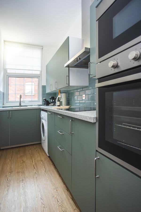 Modern Apartment Within City Walls, Parking Chester Exterior foto